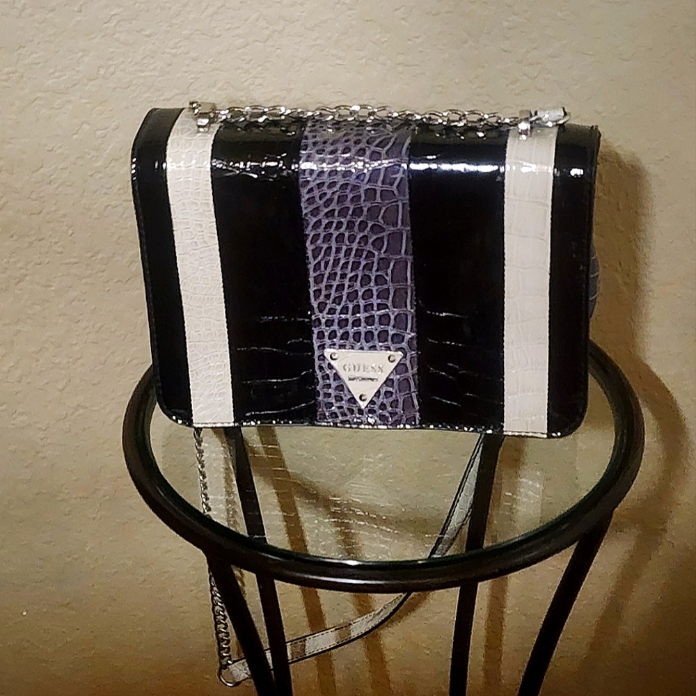 GUESS purse midsized. NWOT